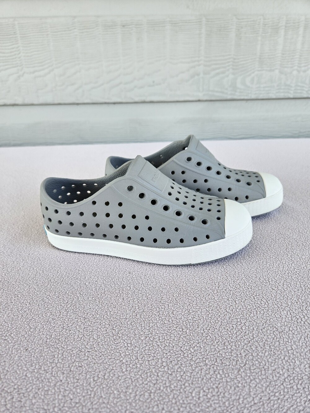 Native Jefferson Child SZ C11 Grey White Slip-On Water Shoes Unisex
